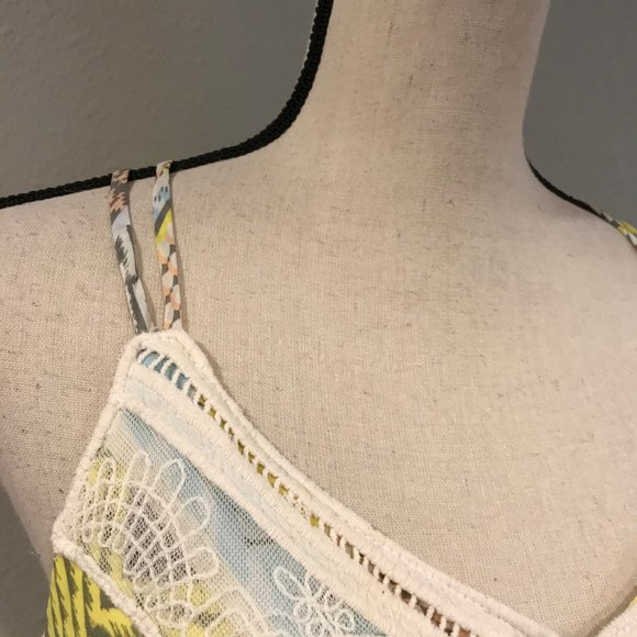 Geometric halter style maxi dress - Picture 4 of 9